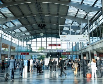 Aussteller- und Besucherströme am Eingang der inter airport Europe