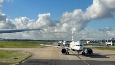IAE blog image of london heathrow airport (uk) runway with parked planes