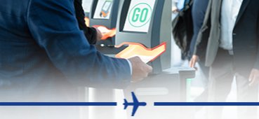 Besucher und Aussteller, die ihre Tickets an den Automaten scannen, sind inter airport Europe 